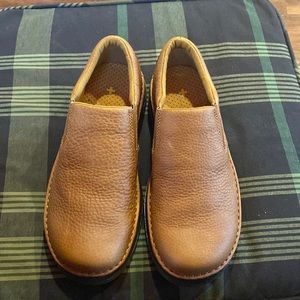 DR. MARTENS “Boyle” Tan Leather Slip-On Shoes size 10 Men’s